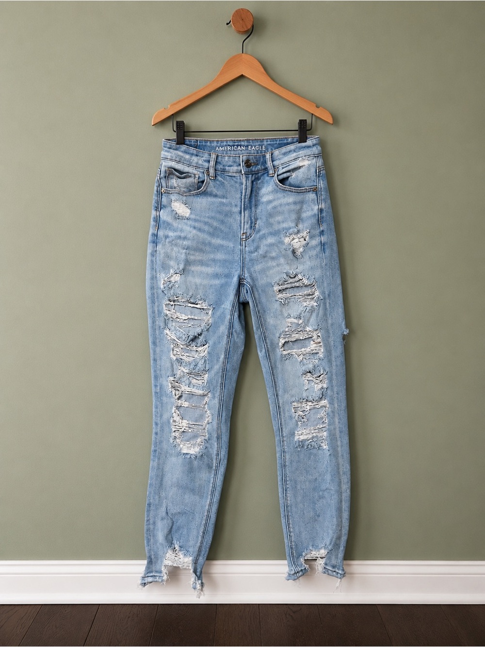 American Eagle Outfitters Light Blue Distressed Mom Jeans